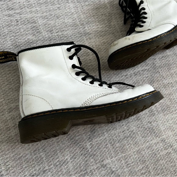 Dr. Martens 1460 J Girl’s White Ankle High Combat Boots Sz 3 - Picture 2 of 12